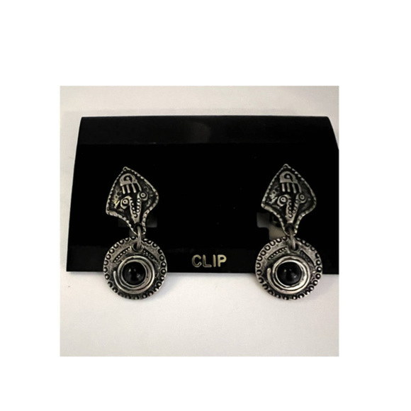SILVER‎ Toned /Black Howlite Clip On Earrings - Picture 1 of 3